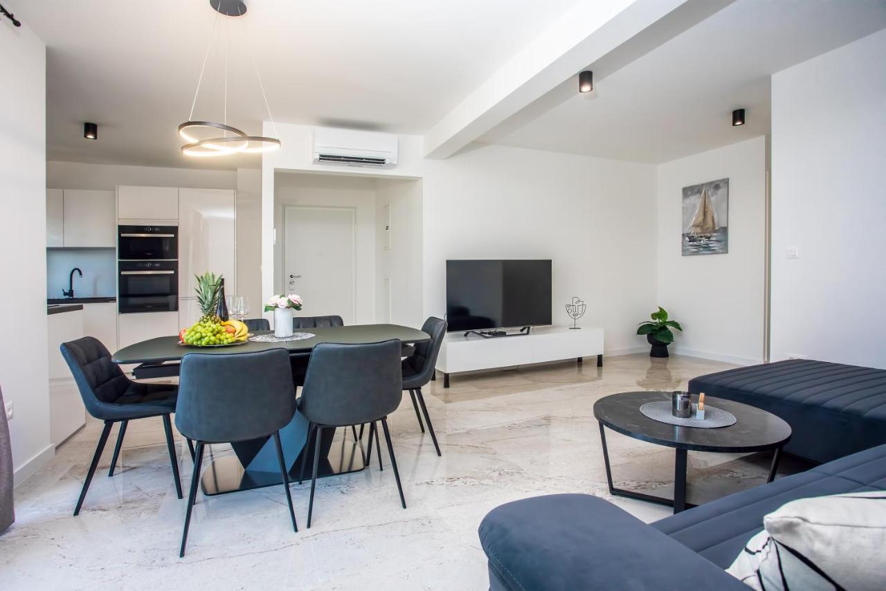 Apartament Sa Prekrasnim Pogledom,potpuno Opremljen Za 4 Osobe Podstrana